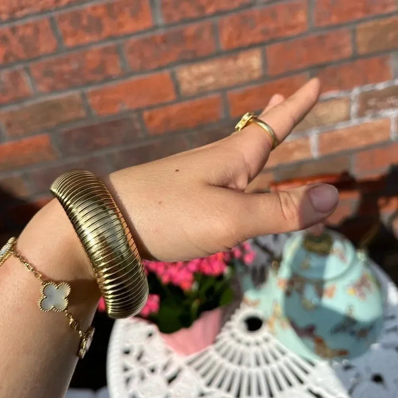 Anthropologie Gold Stainless Steel Waterproof Tarnish Snake Chain Bracelet - Picture 9 of 15